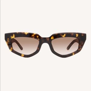 Dezi “On Read” Classic Tortoise Cat Eye Sunglasses